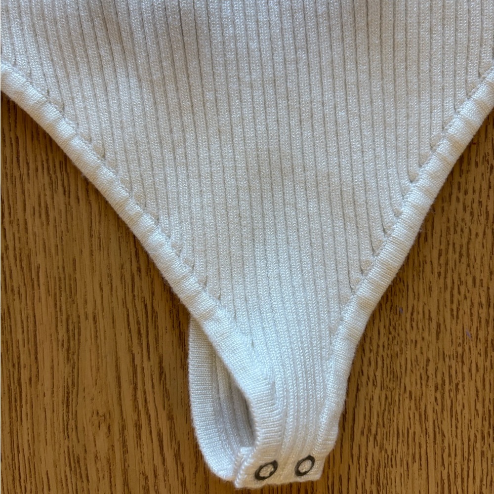 LAST CHANCE!! - Women's Brandy Melville Ribbed Long Sleeve Bodysuit - Picture 6 of 7